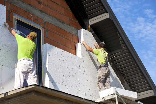 droit-de-surplomb-pour-travaux-d’isolation-thermique-:-des-precisions-apportees-par-decret