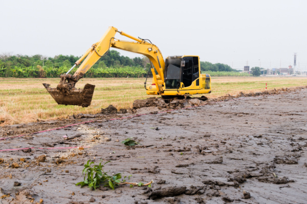 entreprise-de-travaux-agricoles-:-quand-une-pelleteuse-sectionne-une-canalisation-d’eau…